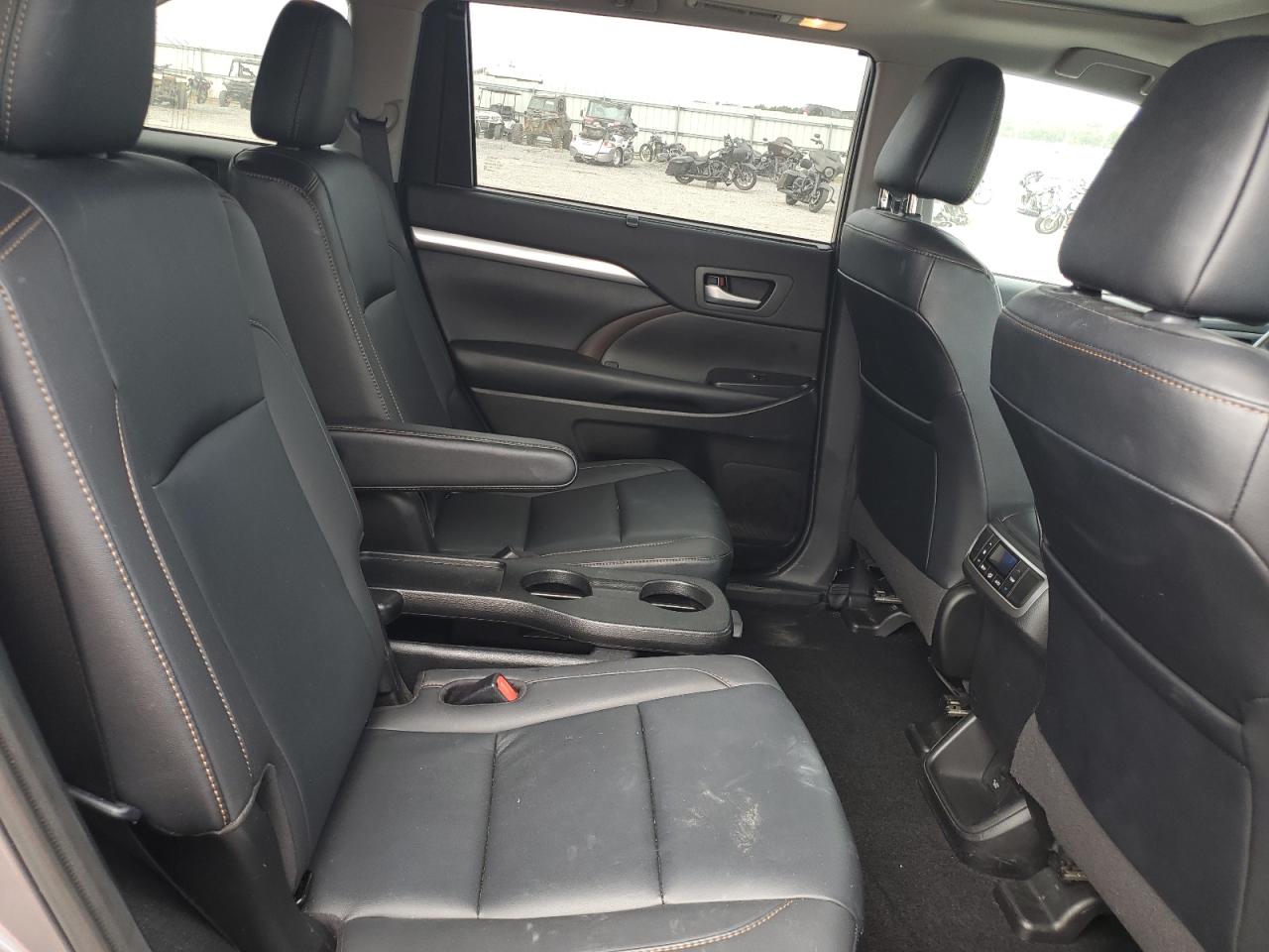 2019 Toyota Highlander Se VIN: 5TDJZRFH5KS587212 Lot: 71115205