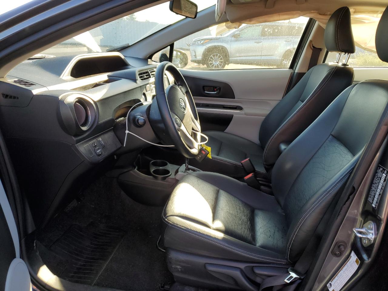 2014 Toyota Prius C VIN: JTDKDTB31E1076074 Lot: 81080365