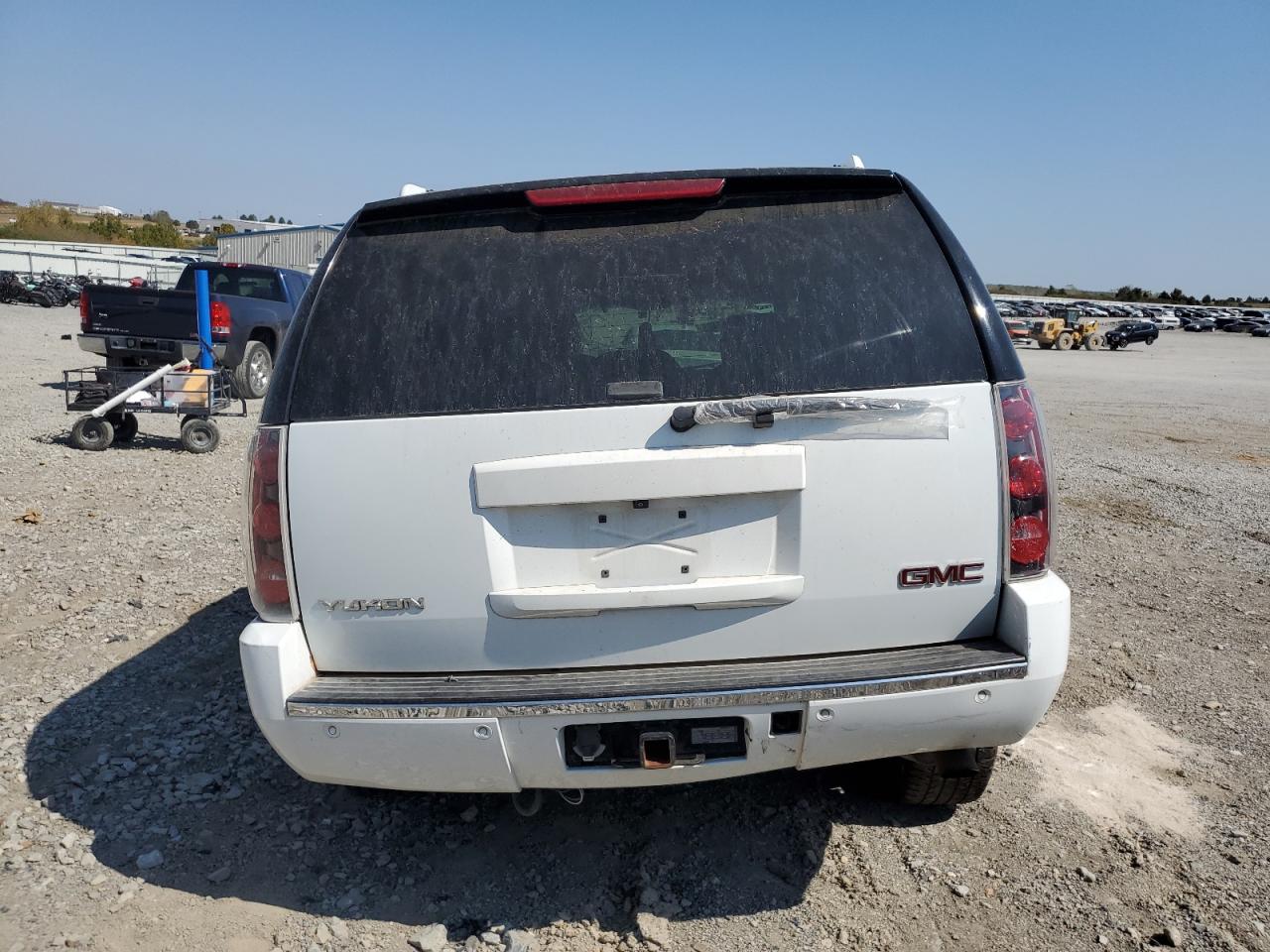 2007 GMC Yukon Denali VIN: 1GKFK63857J244194 Lot: 81247405