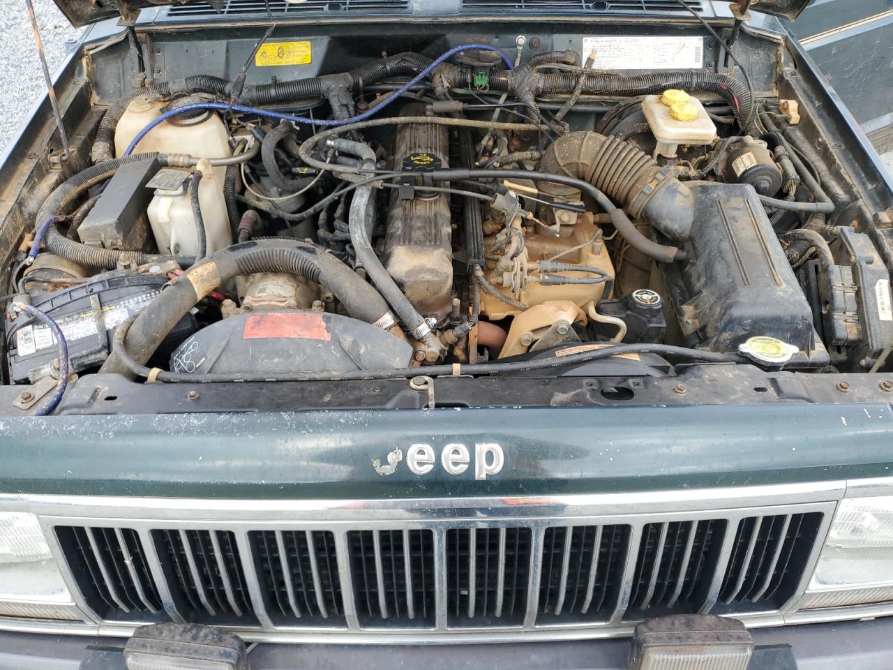 1992 Jeep Cherokee Laredo VIN: 1J4FJ58S5NL200771 Lot: 82057215