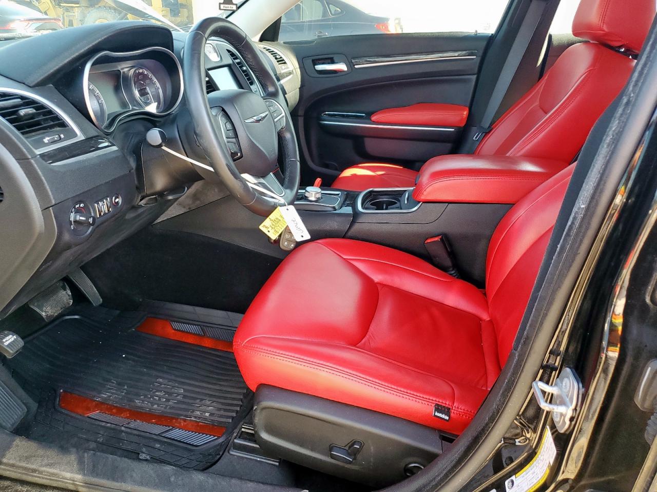 2016 Chrysler 300 Limited VIN: 2C3CCAAG2GH164141 Lot: 69393805