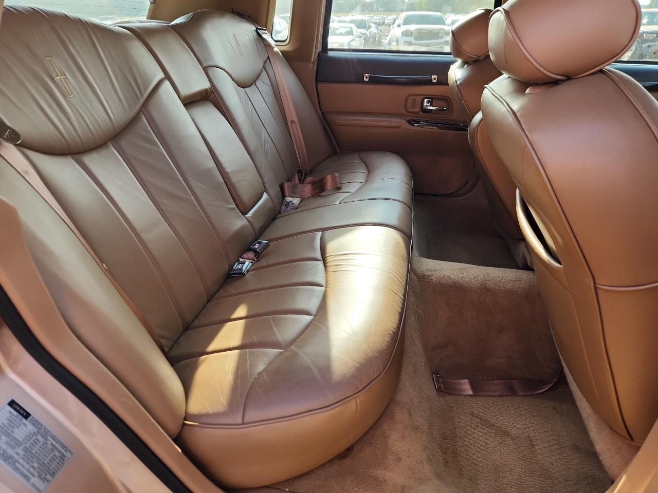 1996 Lincoln Town Car Executive VIN: 1LNLM81W9TY702967 Lot: 71869405