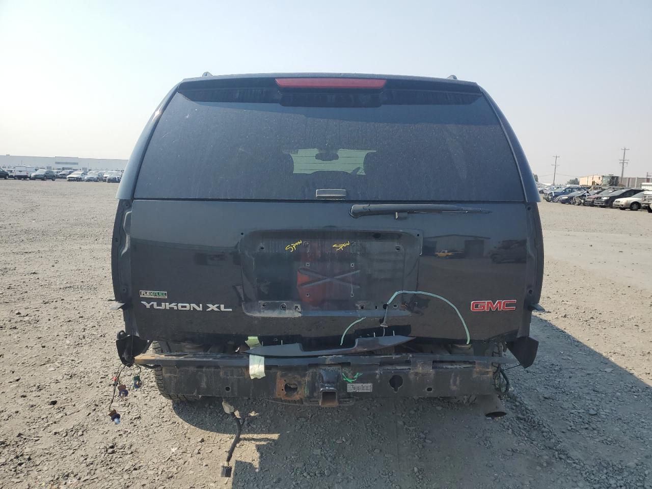 2011 GMC Yukon Xl Denali VIN: 1GKS2MEF1BR261776 Lot: 71032275