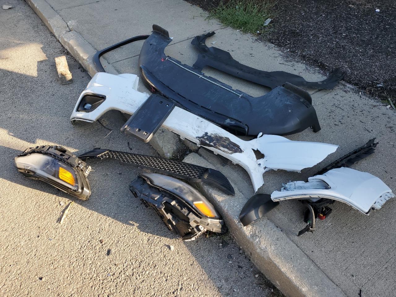 2020 Jeep Cherokee Latitude Plus VIN: 1C4PJMLB4LD501938 Lot: 84385235