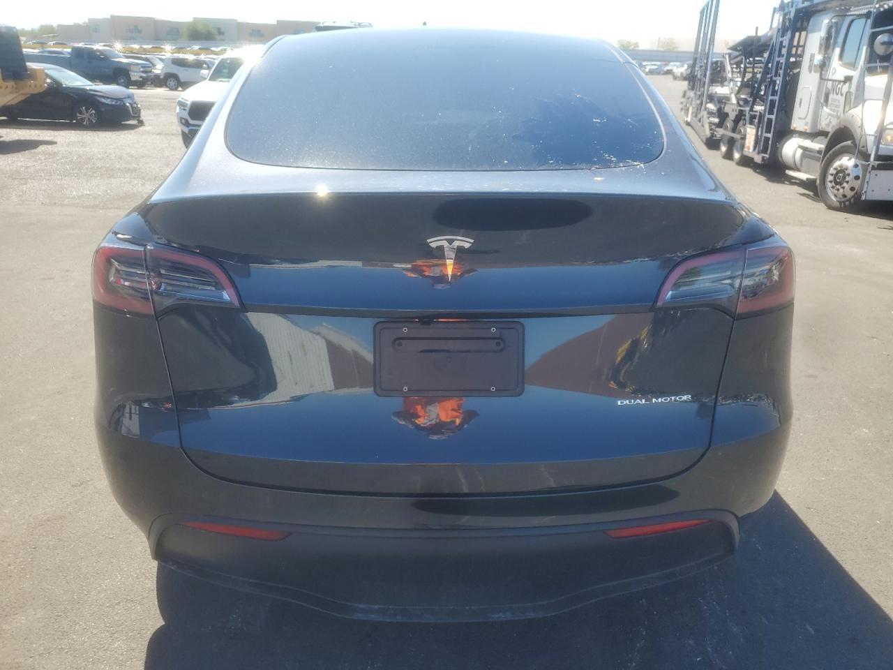 2025 Tesla Model Y VIN: 7SAYGDEE2SF292882 Lot: 83934545