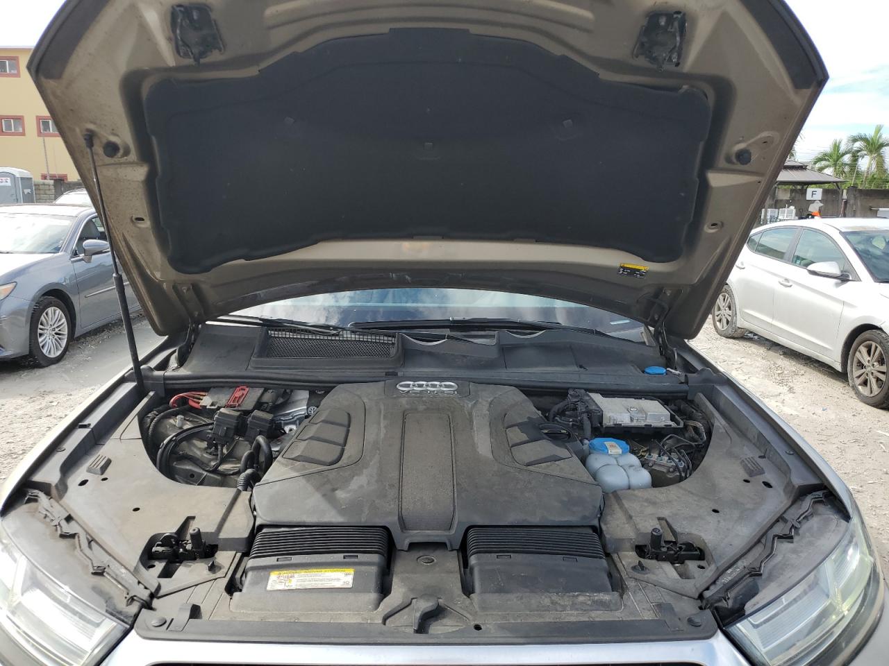 2017 Audi Q7 Premium Plus VIN: WA1LAAF71HD008126 Lot: 81027215