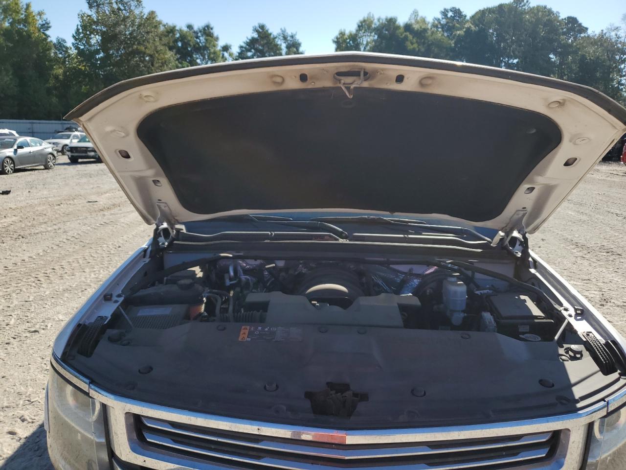 2018 Chevrolet Suburban C1500 Premier VIN: 1GNSCJKC1JR305038 Lot: 81311685