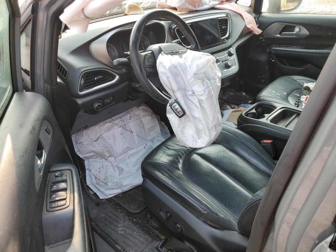 2020 Chrysler Pacifica Touring L VIN: 2C4RC3BG6LR273853 Lot: 71437405