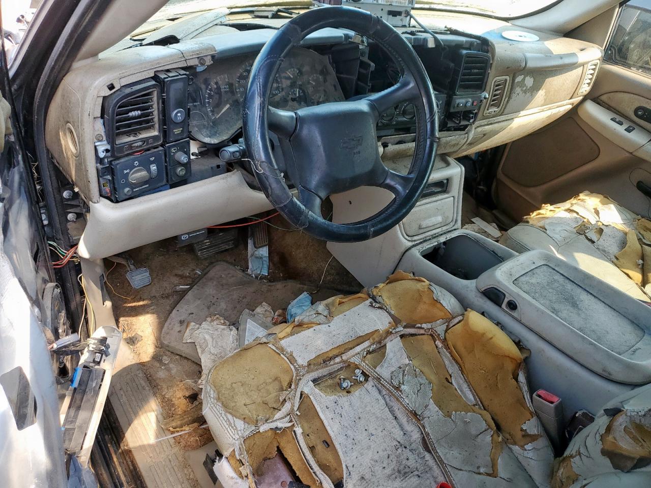 2002 Chevrolet Suburban C1500 VIN: 3GNEC16Z02G233259 Lot: 81323525