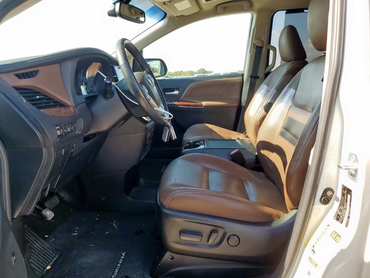 2017 Toyota Sienna Xle VIN: 5TDYZ3DC5HS896674 Lot: 84636035