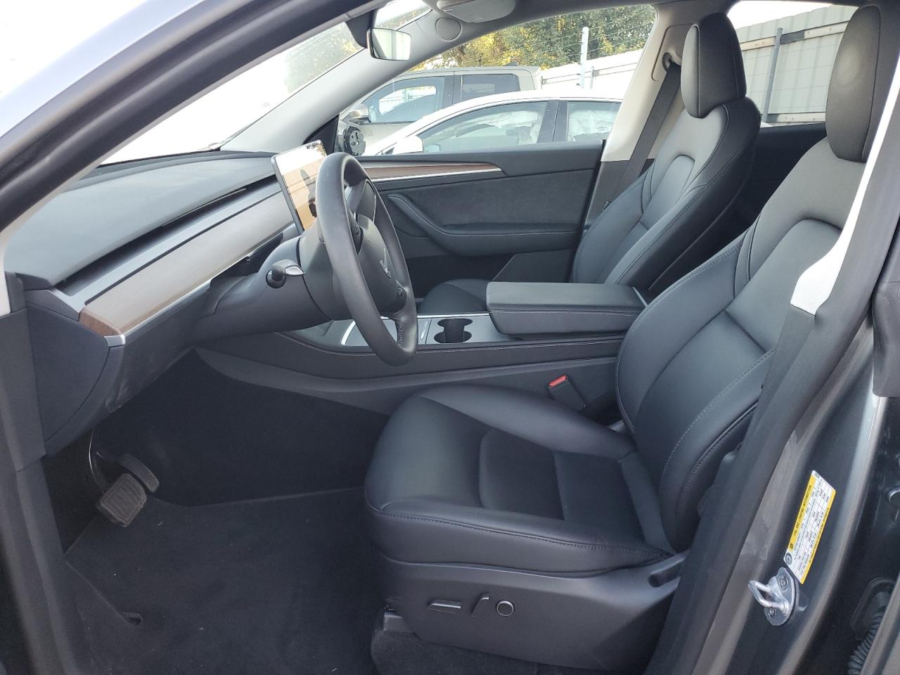 2024 Tesla Model Y VIN: 7SAYGAEE6RF202786 Lot: 71746995