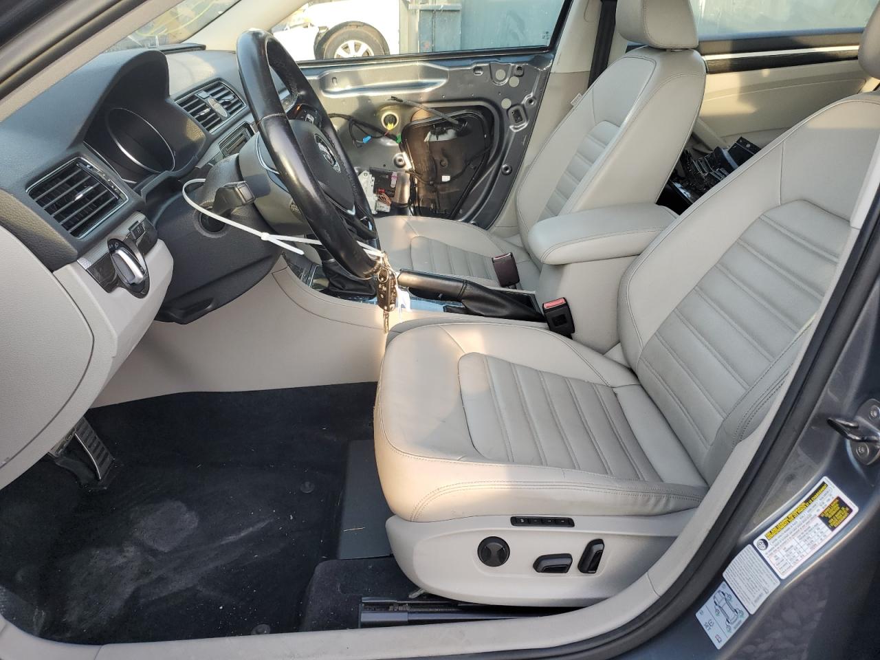 2017 Volkswagen Passat Sel Premium VIN: 1VWCT7A32HC052808 Lot: 59394375