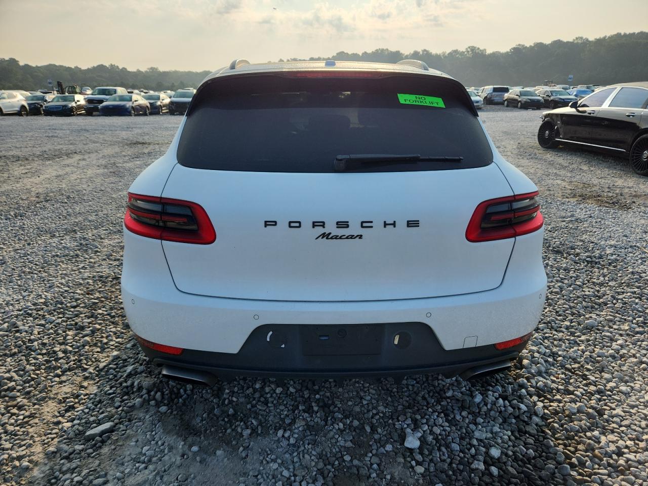 2017 Porsche Macan VIN: WP1AA2A56HLB83355 Lot: 80857925