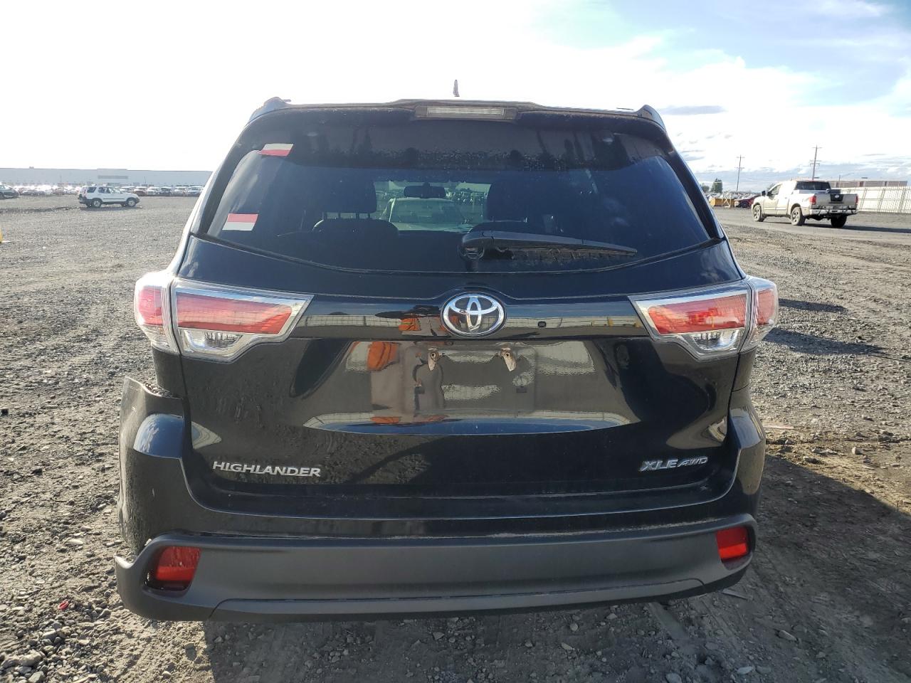 2016 Toyota Highlander Xle VIN: 5TDJKRFH0GS257280 Lot: 84909385