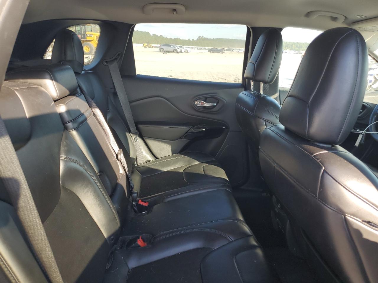 2019 Jeep Cherokee Latitude Plus VIN: 1C4PJMLB8KD385450 Lot: 80599865