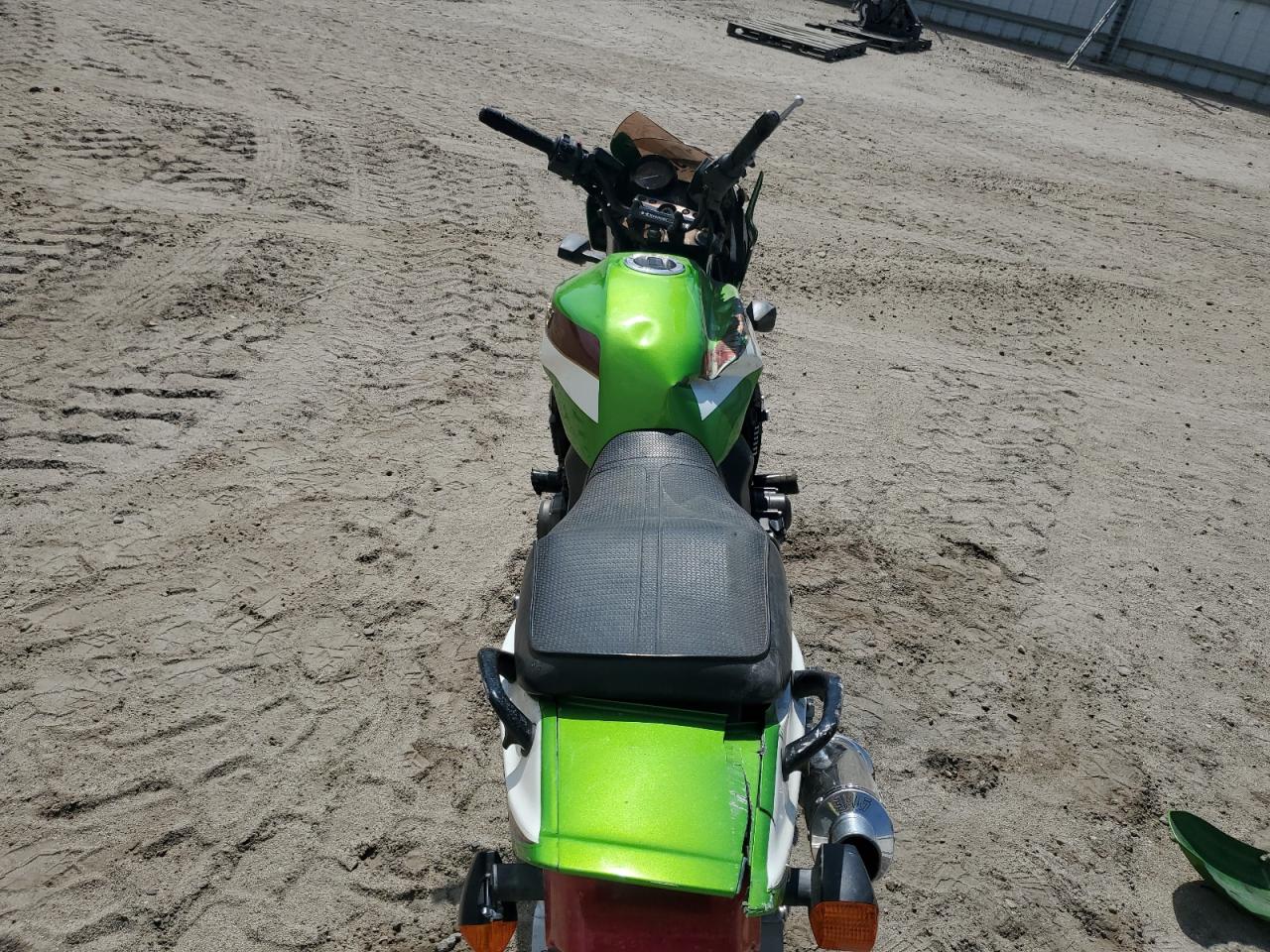 2001 Kawasaki Zr1200 A VIN: JKAZR9A111A000684 Lot: 80220925