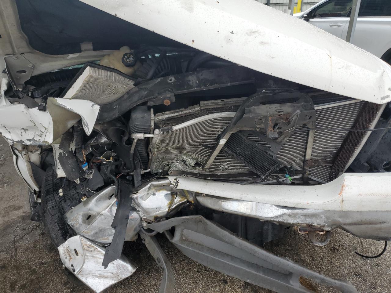 2002 GMC Yukon VIN: 1GKEK13Z22R143647 Lot: 81054885