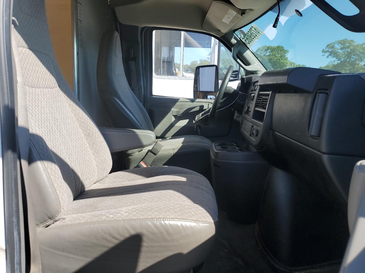 2017 Chevrolet Express G4500 VIN: 1GB6GVCG5H1162325 Lot: 85180955