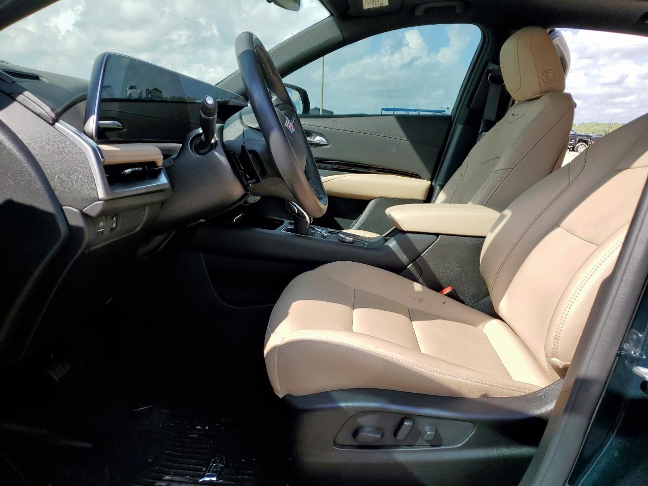 2024 Cadillac Xt4 Luxury VIN: 1GYAZAR42RF235154 Lot: 80491085