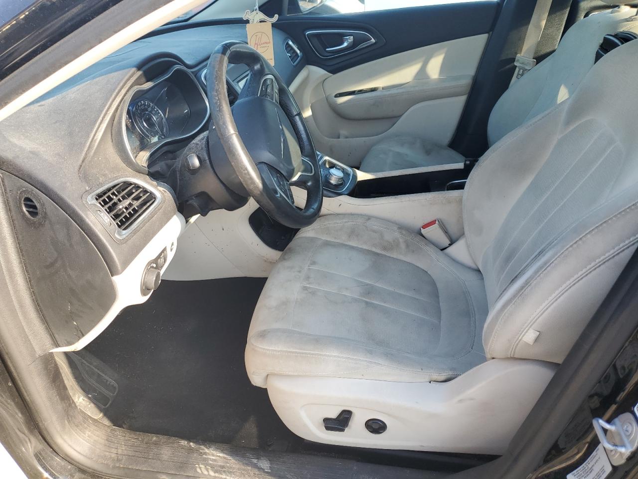 2015 Chrysler 200 Limited VIN: 1C3CCCAB1FN760511 Lot: 71691235