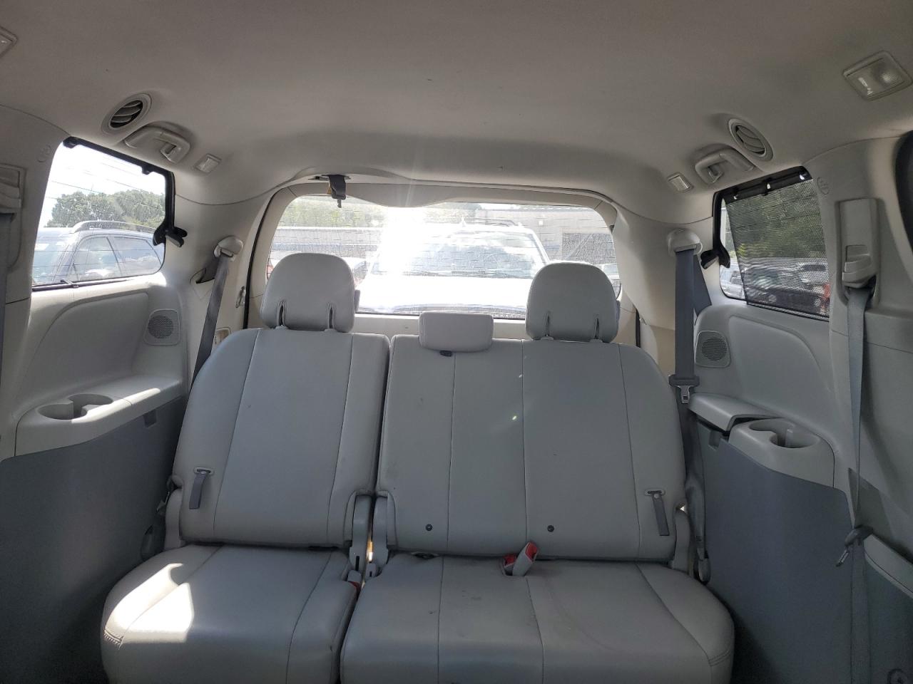 2012 Toyota Sienna Xle VIN: 5TDYK3DC6CS235796 Lot: 70565525