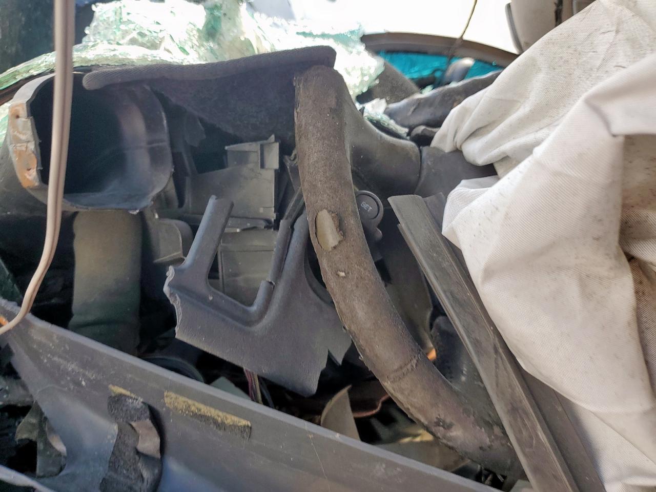 2001 Chevrolet Suburban C1500 VIN: 3GNEC16T31G220015 Lot: 82028735