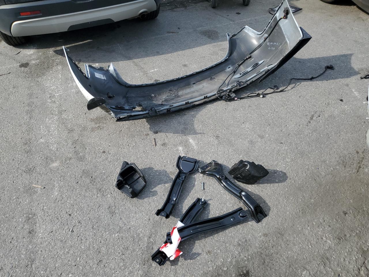 2018 Tesla Model 3 VIN: 5YJ3E1EA5JF035318 Lot: 81348775