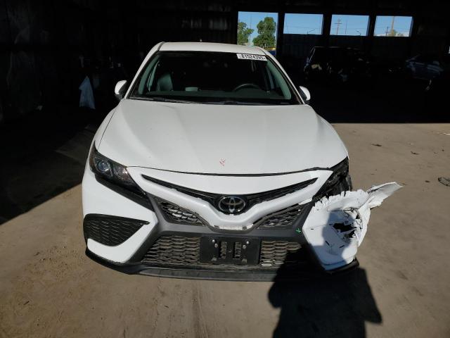  TOYOTA CAMRY 2022 Белы