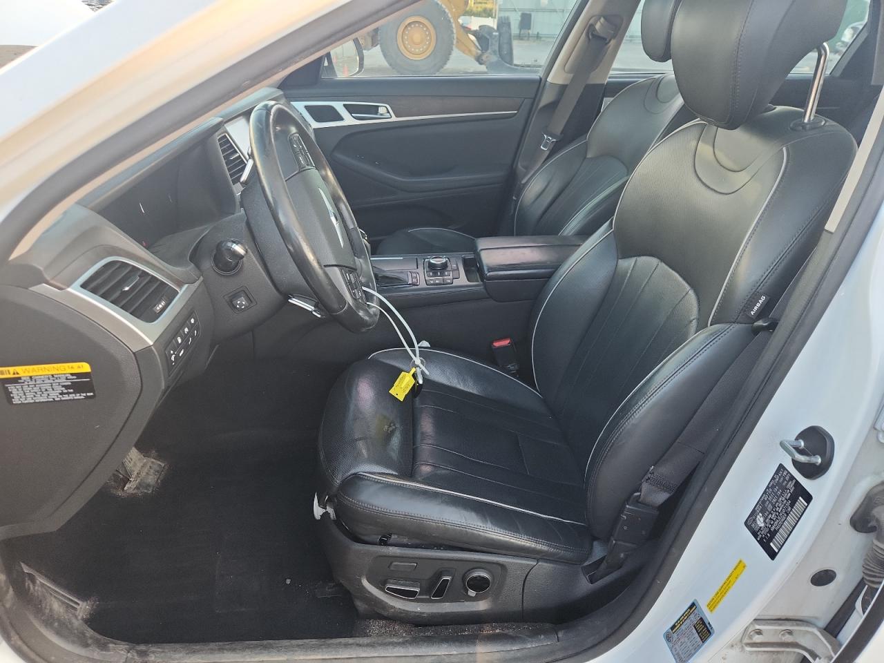 2015 Hyundai Genesis 3.8L VIN: KMHGN4JE2FU071554 Lot: 84771525