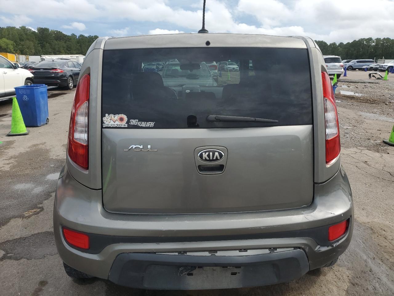 2013 Kia Soul + VIN: KNDJT2A61D7541470 Lot: 83987825