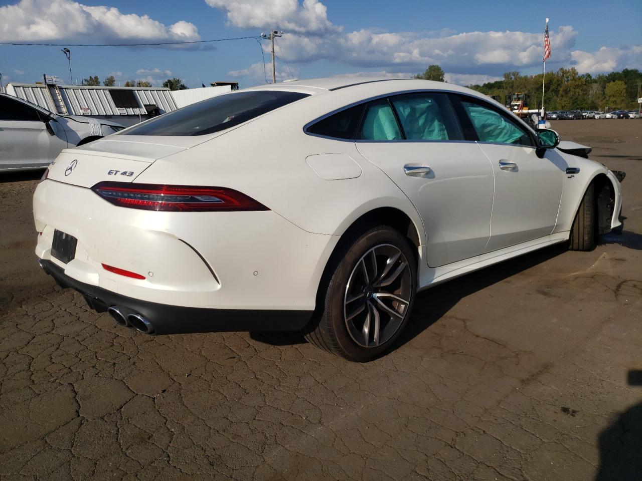 Фото: W1K7X5KB7NA045904