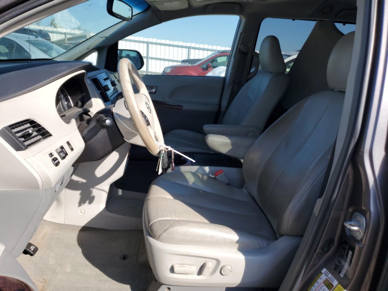 2014 Toyota Sienna Xle VIN: 5TDYK3DC6ES503572 Lot: 84438375