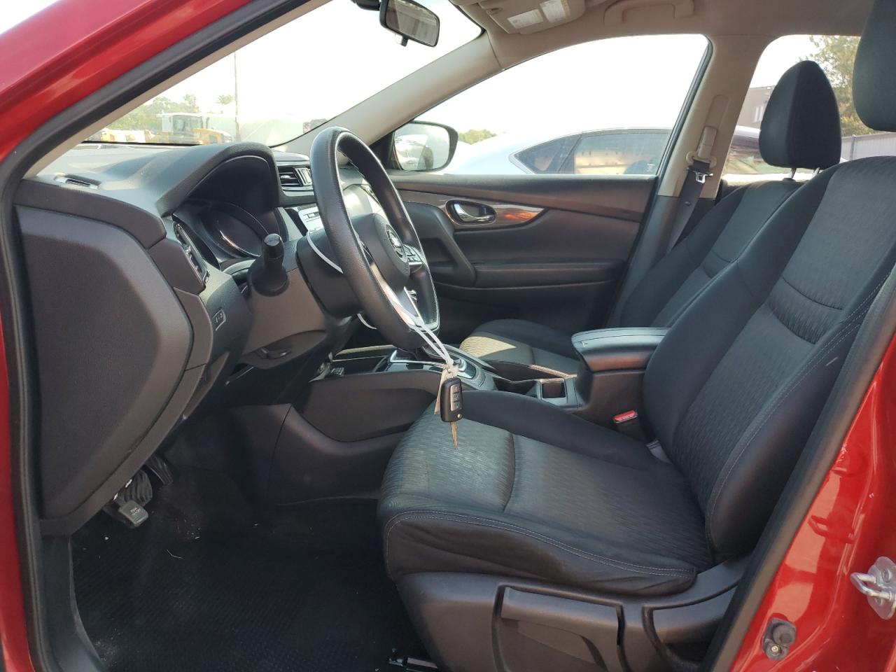 2017 Nissan Rogue S VIN: JN8AT2MT0HW393765 Lot: 82057655