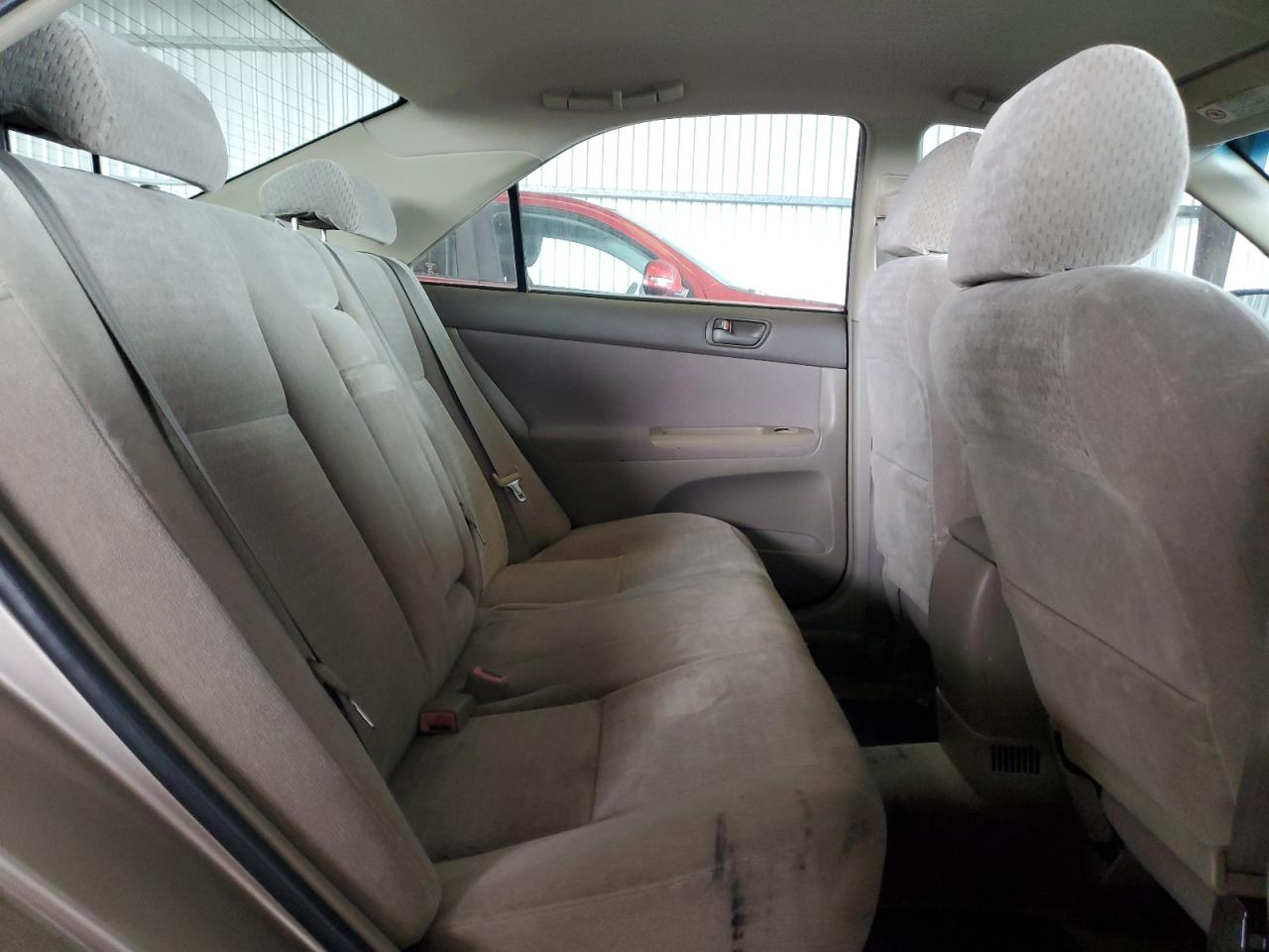 2002 Toyota Camry Le VIN: 4T1BE32K32U005811 Lot: 70229945