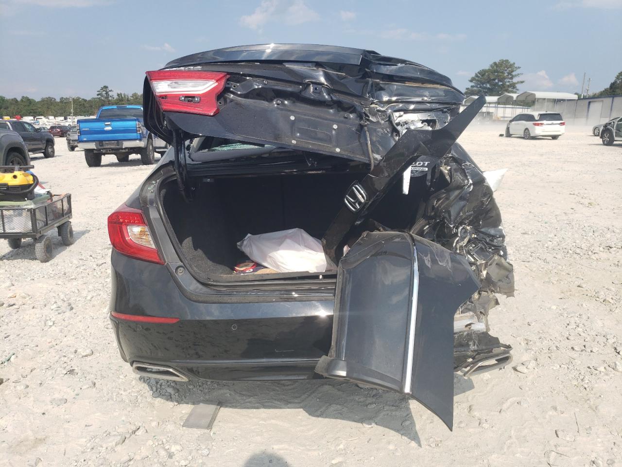 2022 Honda Accord Touring VIN: 1HGCV2F98NA008186 Lot: 81028375