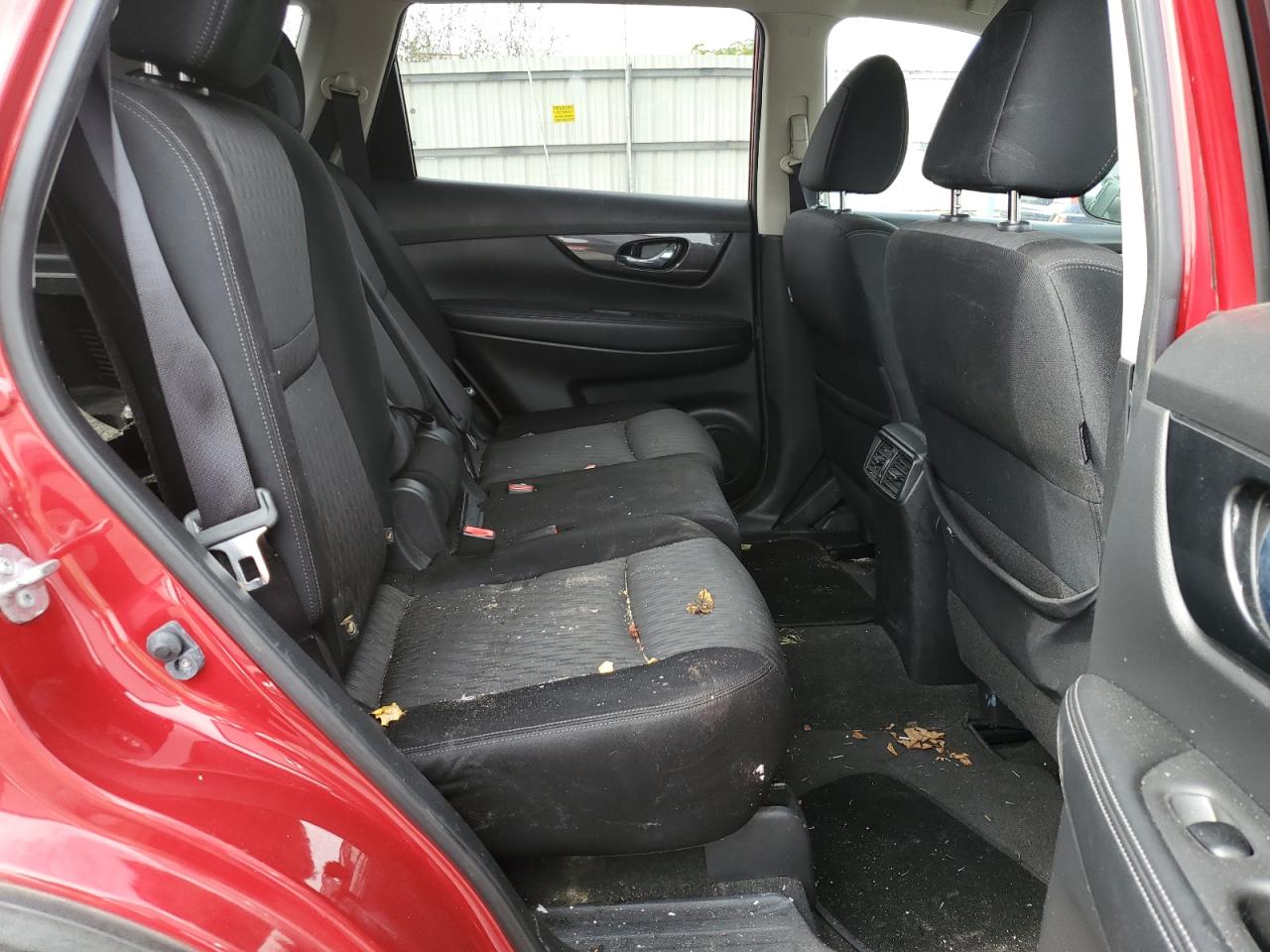 2017 Nissan Rogue S VIN: JN8AT2MV0HW255287 Lot: 81738445