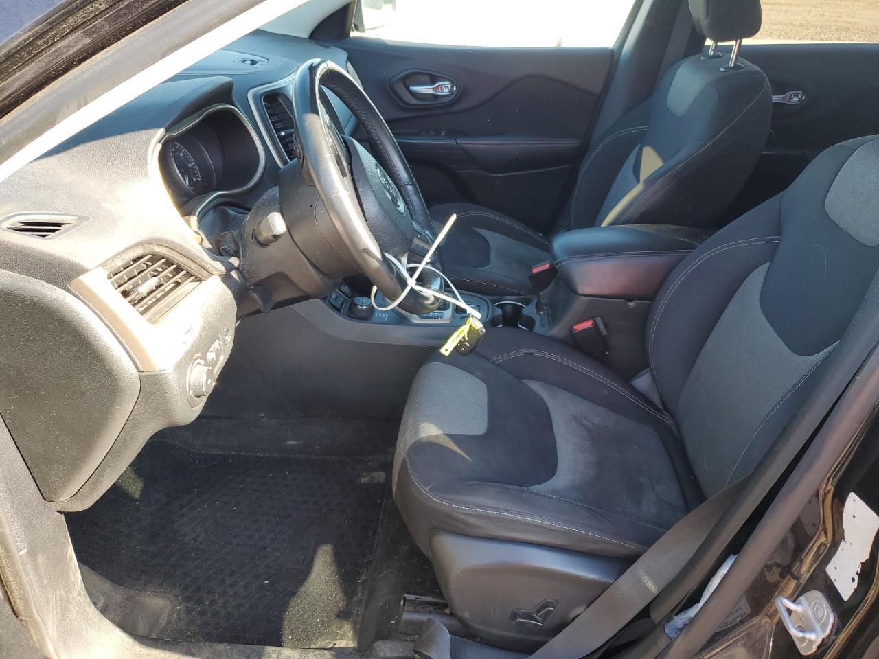 2014 Jeep Cherokee Latitude VIN: 1C4PJMCS9EW126037 Lot: 81090325