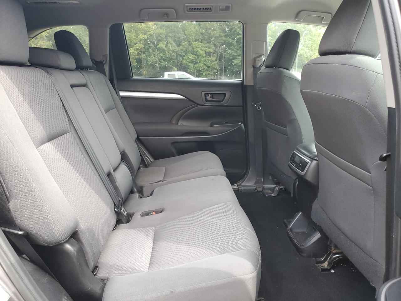 2019 Toyota Highlander Le VIN: 5TDZZRFH9KS303776 Lot: 83829635