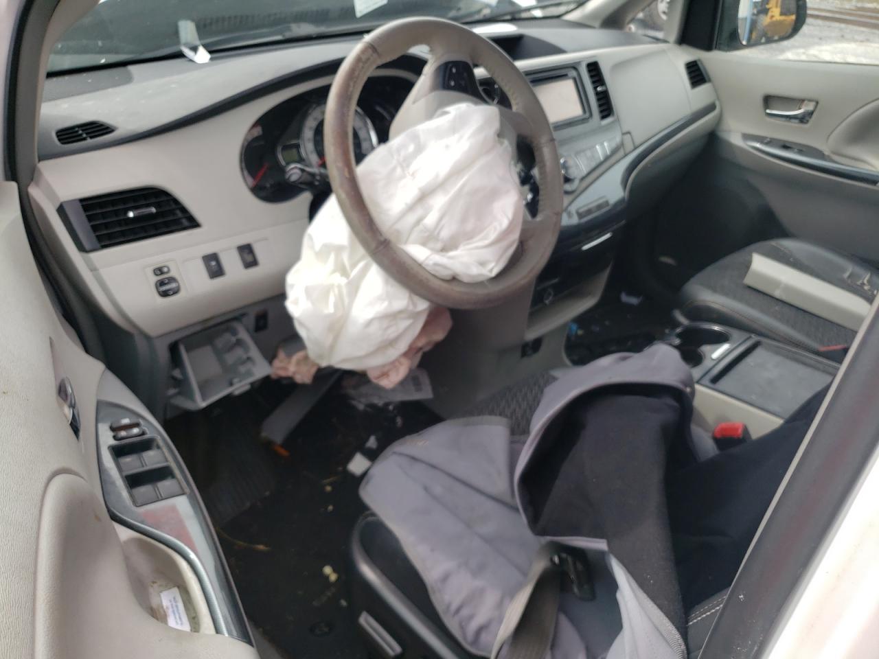 2013 Toyota Sienna Sport VIN: 5TDXK3DC0DS369975 Lot: 84411155