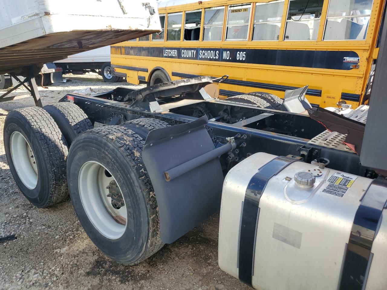 2020 Volvo Vnr Semi Truck VIN: 4V4WC9EG9LN239683 Lot: 83822265