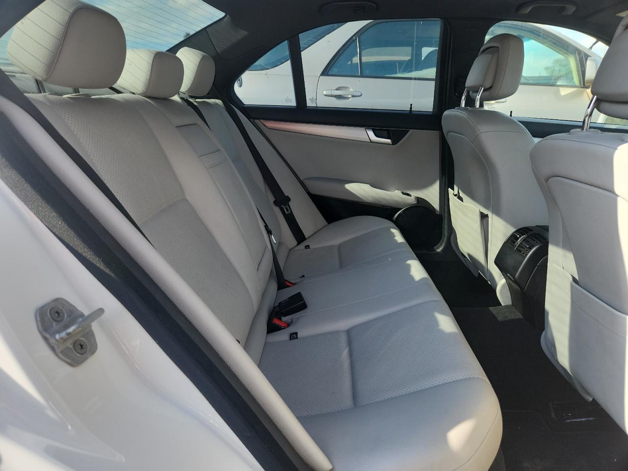 2014 Mercedes-Benz C 250 VIN: WDDGF4HB5ER305173 Lot: 83923635