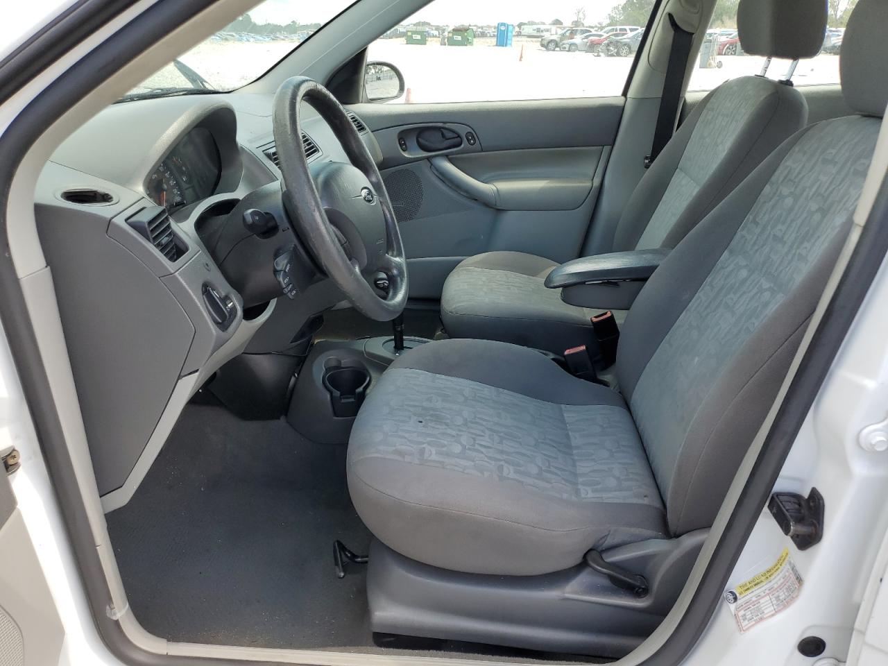 2005 Ford Focus Zx4 VIN: 1FAHP34N05W298095 Lot: 82097675