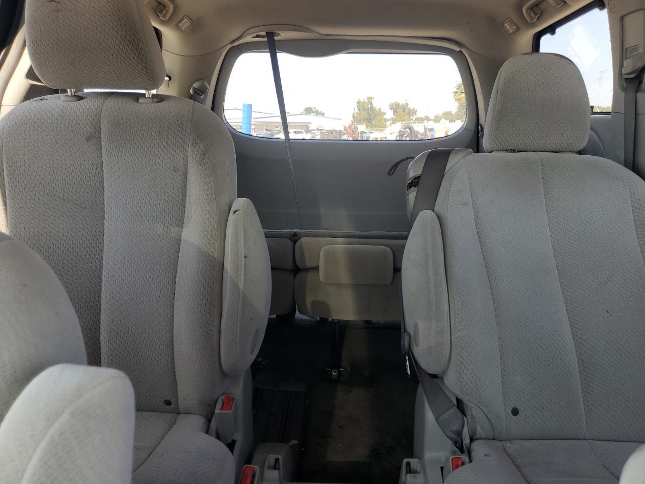 2011 Toyota Sienna Le VIN: 5TDKK3DC7BS123271 Lot: 84033105
