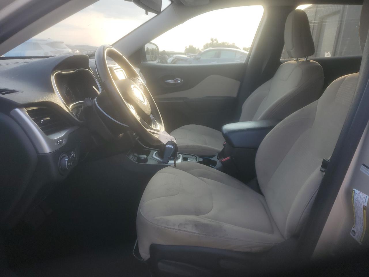 2015 Jeep Cherokee Latitude VIN: 1C4PJMCS1FW505129 Lot: 80780935