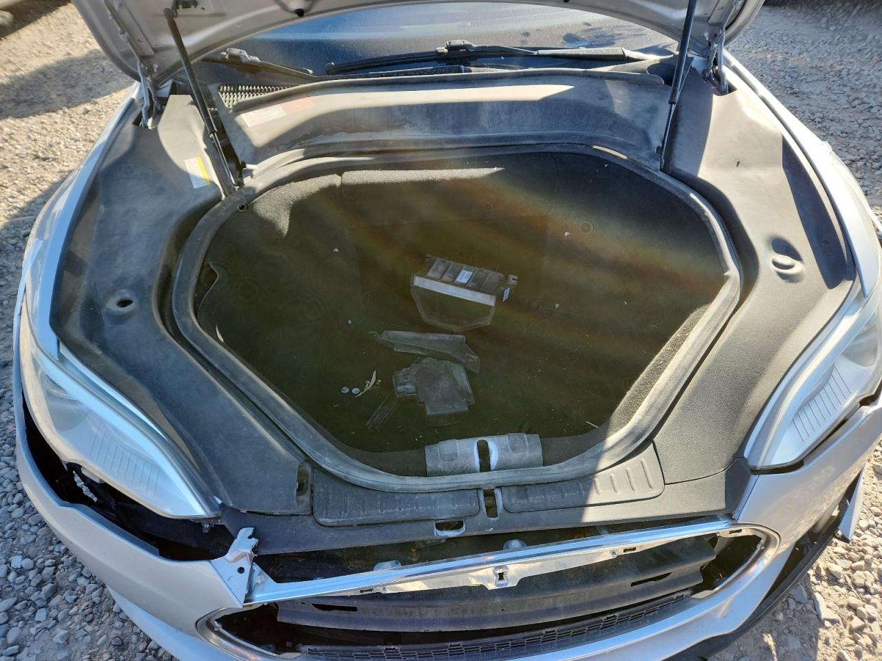 2014 Tesla Model S VIN: 5YJSA1H19EFP33651 Lot: 81701985