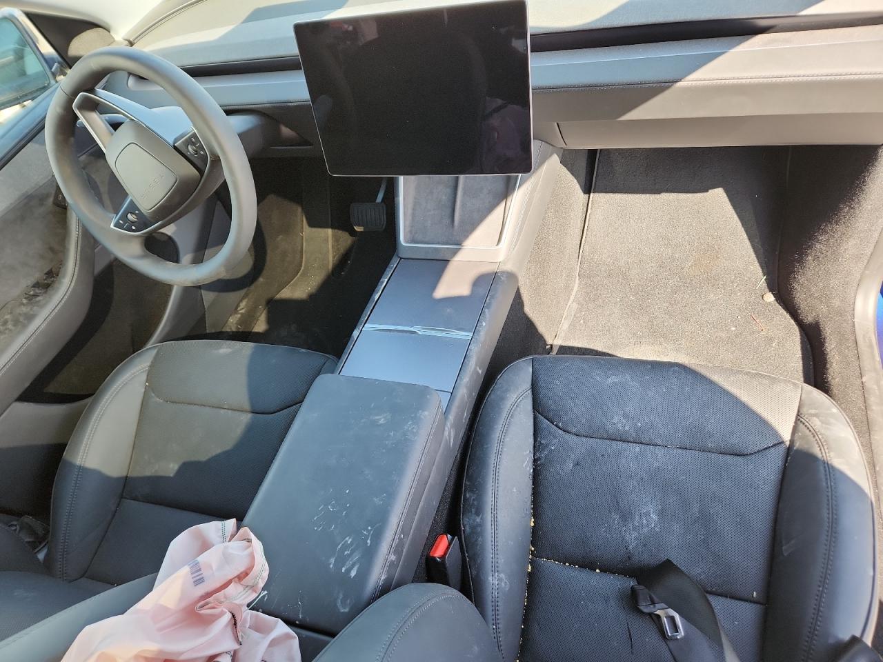 2026 Tesla Model Y VIN: 7SAYGDED2TF381683 Lot: 81301485