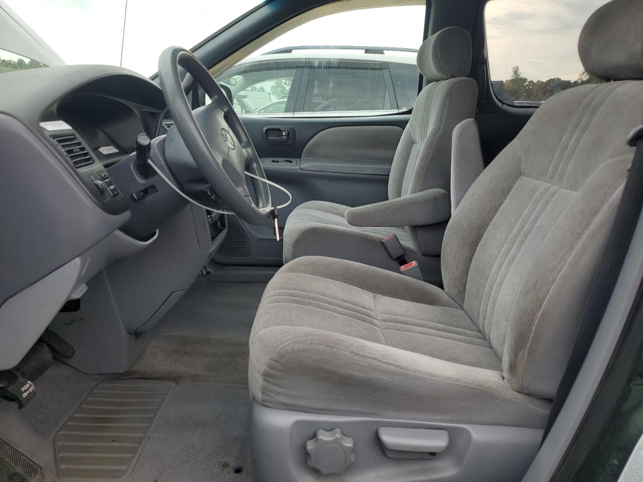 1999 Toyota Sienna Ce VIN: 4T3GF19C8XU160729 Lot: 80503395