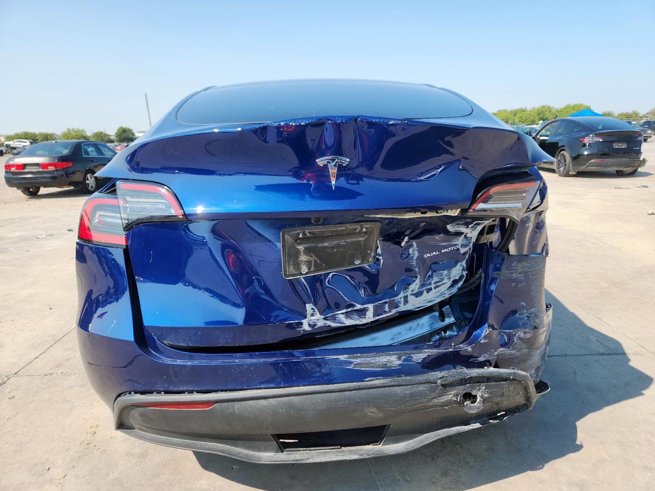 2024 Tesla Model Y VIN: 7SAYGDEE2RA279895 Lot: 72039455