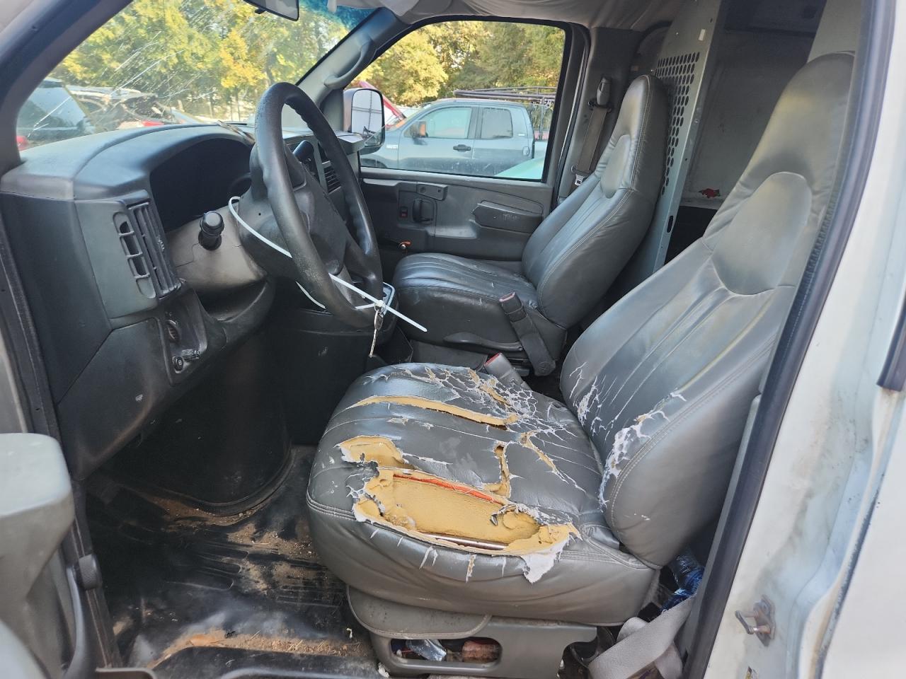 2004 Chevrolet Express G3500 VIN: 1GCHG39U141222147 Lot: 81264625