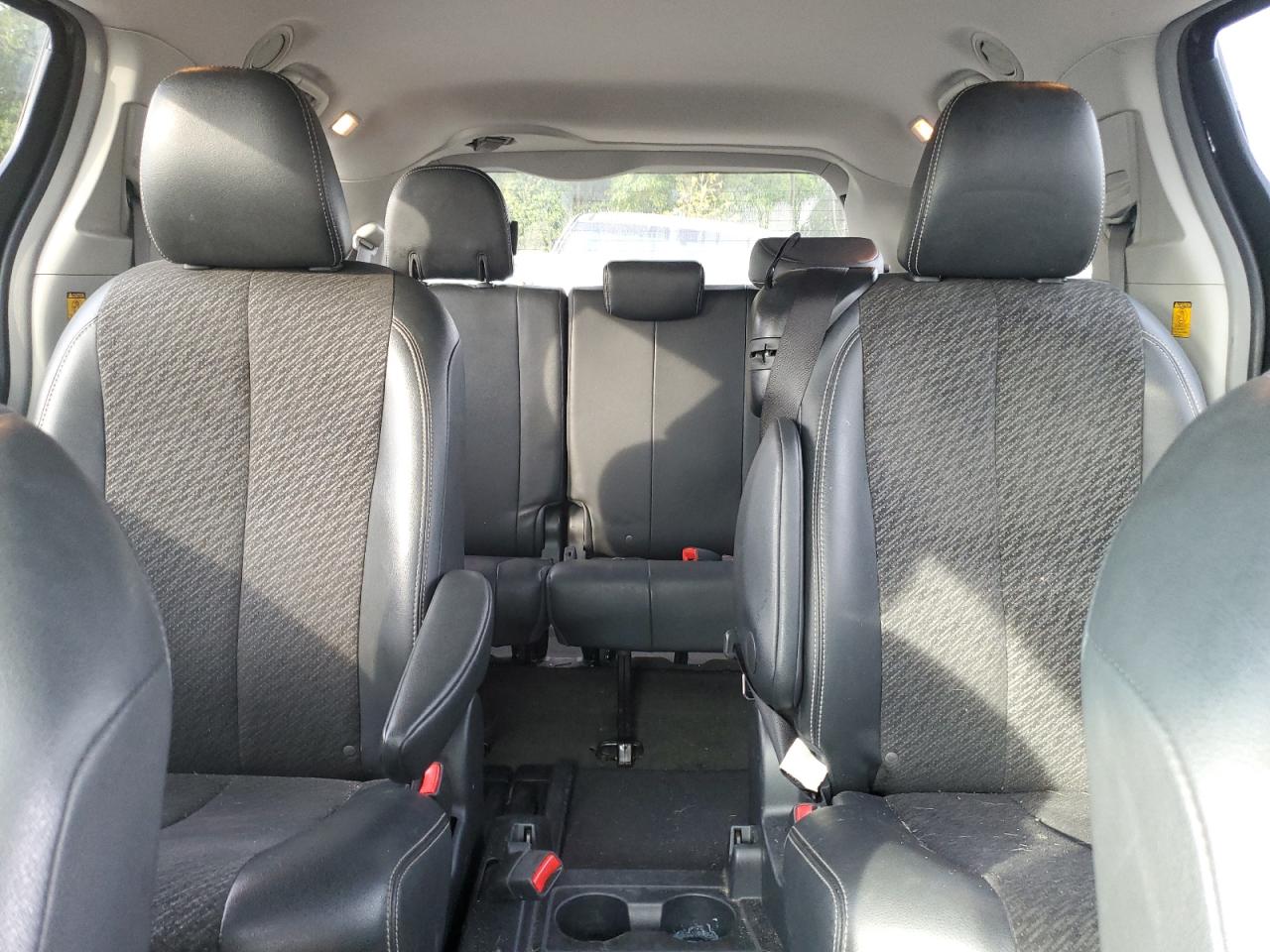 2013 Toyota Sienna Sport VIN: 5TDXK3DC9DS327563 Lot: 82045955